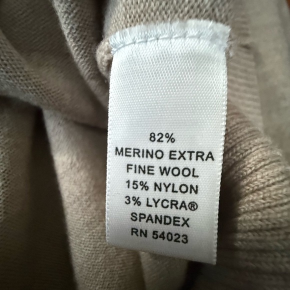 Banana Republic Cardigan Women’s Size XL. Extra Fine Wool, Tan Button Close - Picture 5 of 6